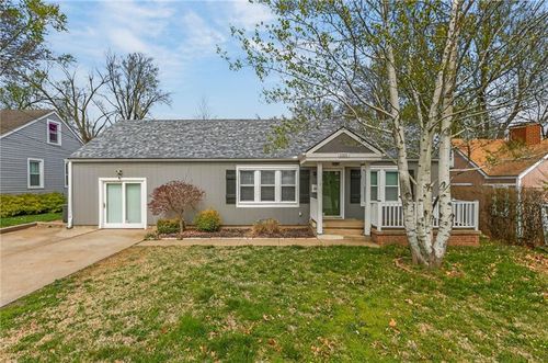 1101 Nw B St, Blue Springs, MO, 64015-3652 | Card Image