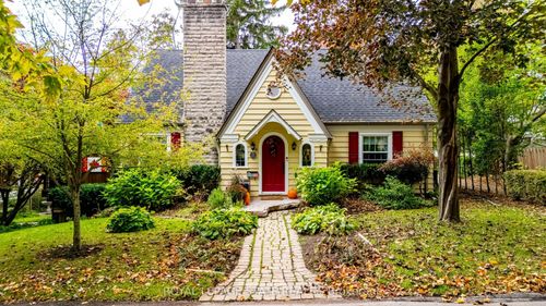 22 Parkview Row, House with 3 bedrooms, 3 bathrooms and 2 parking in Hamilton ON | Card Image