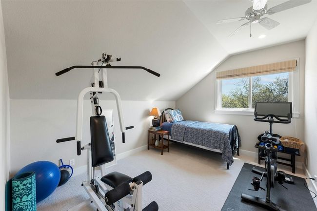 Upstairs bedroom | Image 36