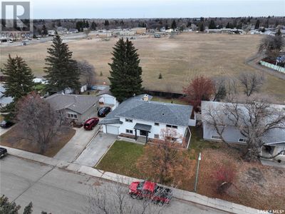 1309 King Cres, House other with 4 bedrooms, 2 bathrooms and null parking in Moose Jaw SK | Image 3