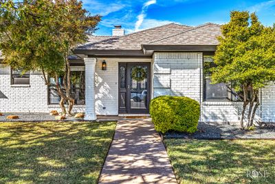 6030 Averill Way, Home with 3 bedrooms, 2 bathrooms and 2 parking in San Angelo TX | Image 3