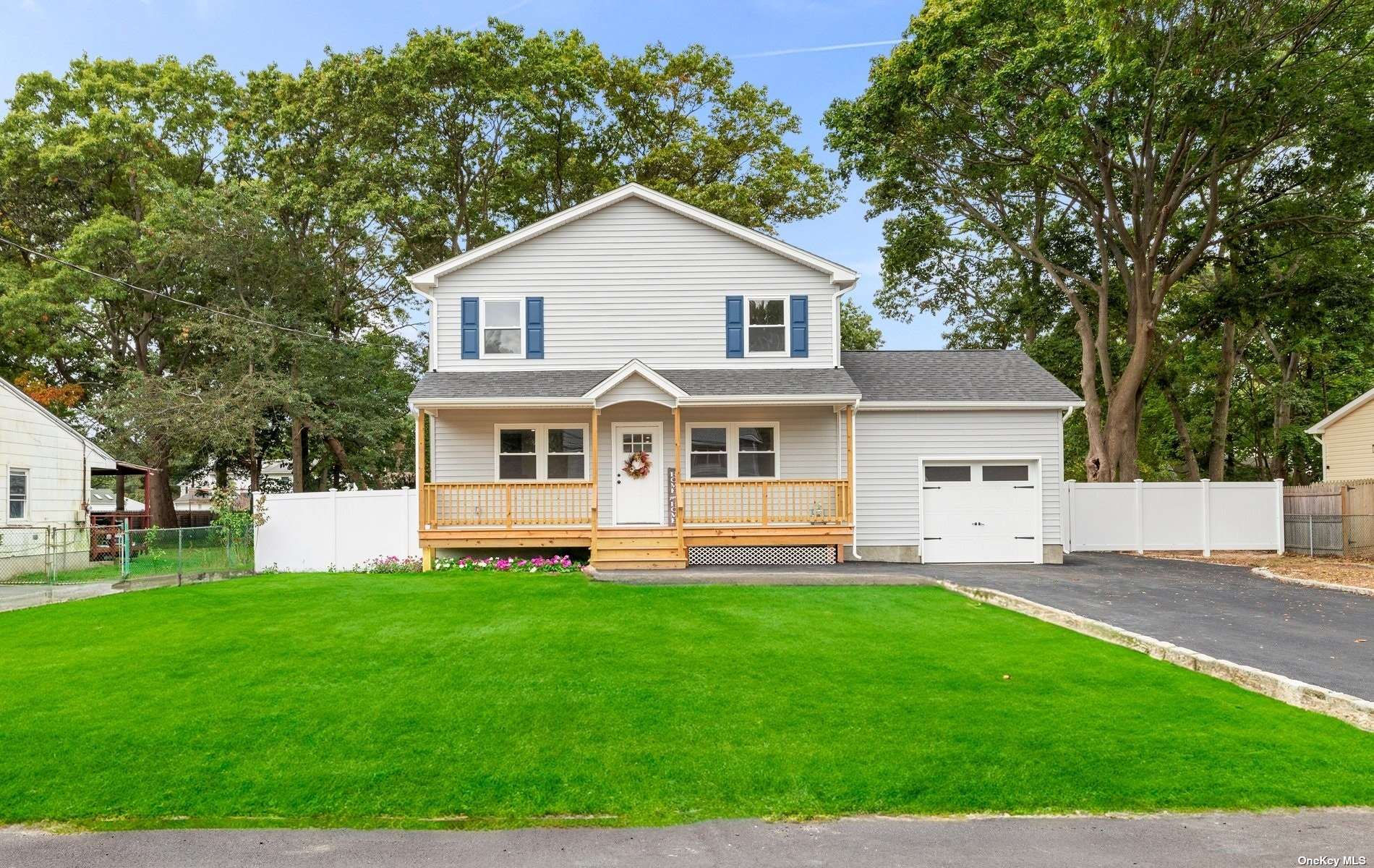 Oakneck Rd, Bay Shore, NY 11706