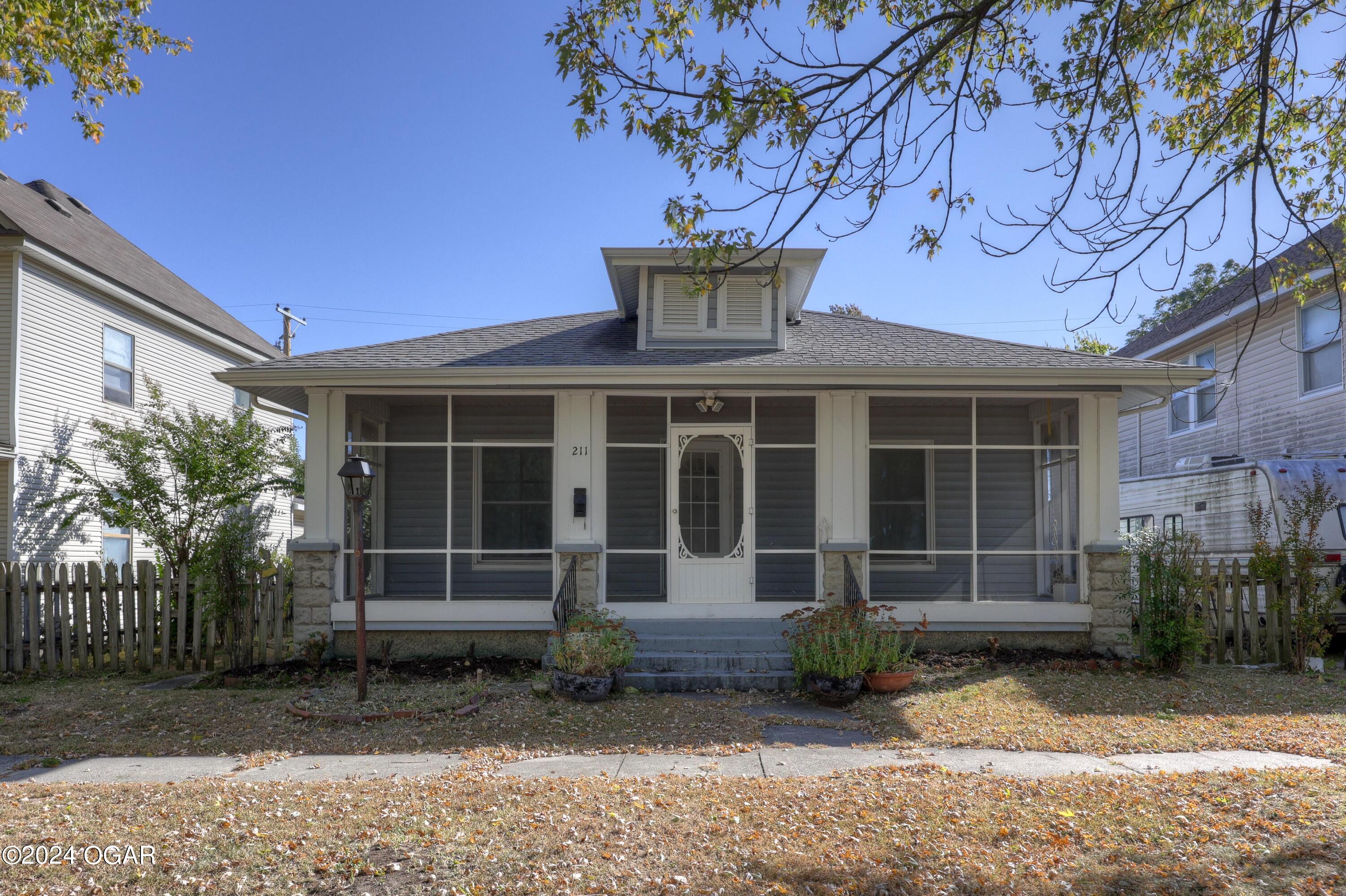 211 S Pennsylvania Street, For Sale in b City Zoocasa