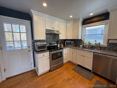 35 - 35 E Hills Drive, Condo with 3 bedrooms, 1 bathrooms and null parking in New Canaan CT | Image 2