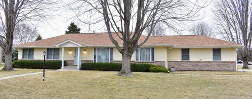 8405 Centaur Dr, Machesney Park, IL, 61115-2705 | Card Image