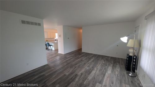 3042 S Belsay Rd, Burton, MI, 48519-1618 | Card Image