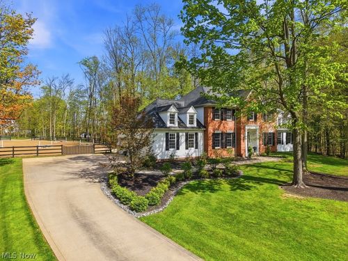 16620 Jennifer Ln, Chagrin Falls, OH, 44023-5201 | Card Image