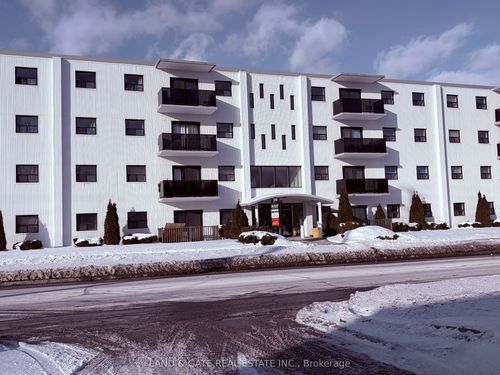 201-330 Gibb St, Oshawa, ON, L1J1Z2 | Card Image