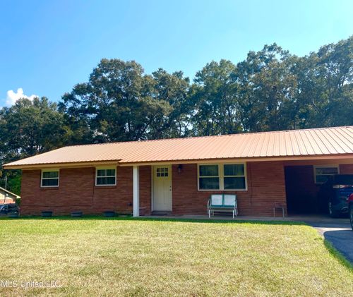 916 College Ave W, Wiggins, MS, 39577-3002 | Card Image