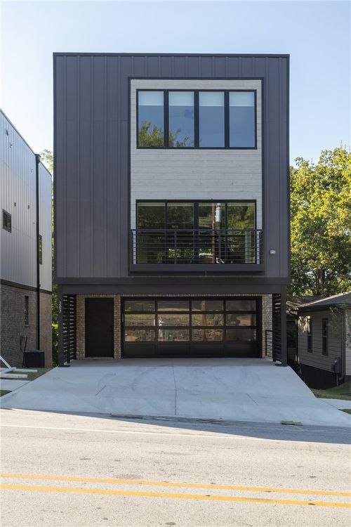 207 W Lafayette St, Fayetteville, AR, 72701-4172 | Card Image