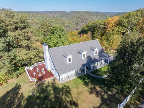 581 Barrett Hill Rd, Mahopac, NY, 10541-2412 | Card Image