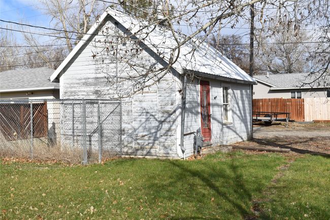 yard and back of garage | Image 18
