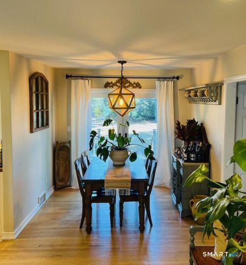 186 Schiller Rd, Fairfield, CT, 06825-1140 | Card Image