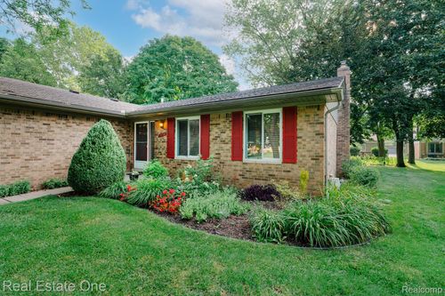 5552 Larkins Dr, Troy, MI, 48085-3852 | Card Image