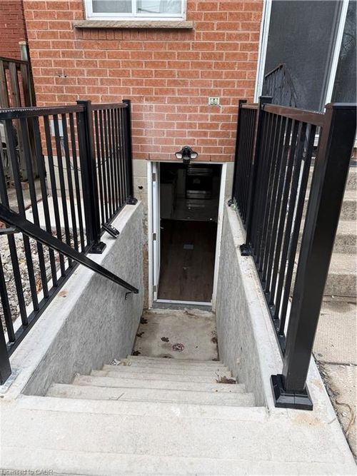 lower-276 Balmoral Ave N, Hamilton, ON, L8L7S4 | Card Image