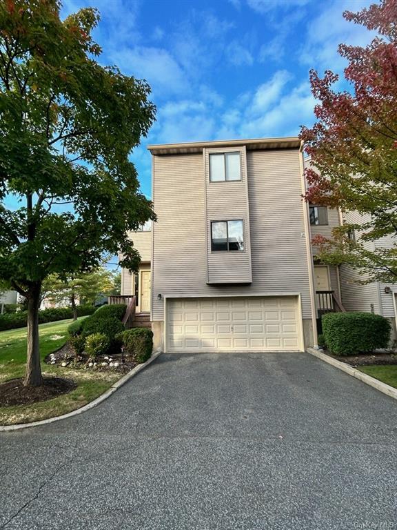 20 Queens Court, For Rent in Ramapo Zoocasa
