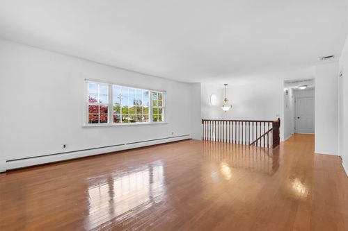 2 Candlewood Ct, New City, NY, 10956-2712 | Card Image