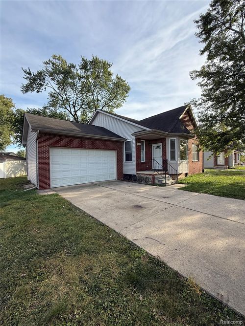 26887 Minock Cir, Redford, MI, 48239-2931 | Card Image