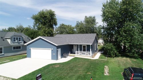 7335 Worth Rd, Lexington, MI, 48450-8964 | Card Image