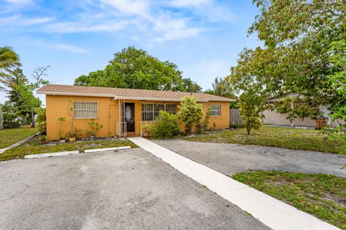 610 Sw 10th Ct, Deerfield Beach, FL, 33441-6325 | Card Image
