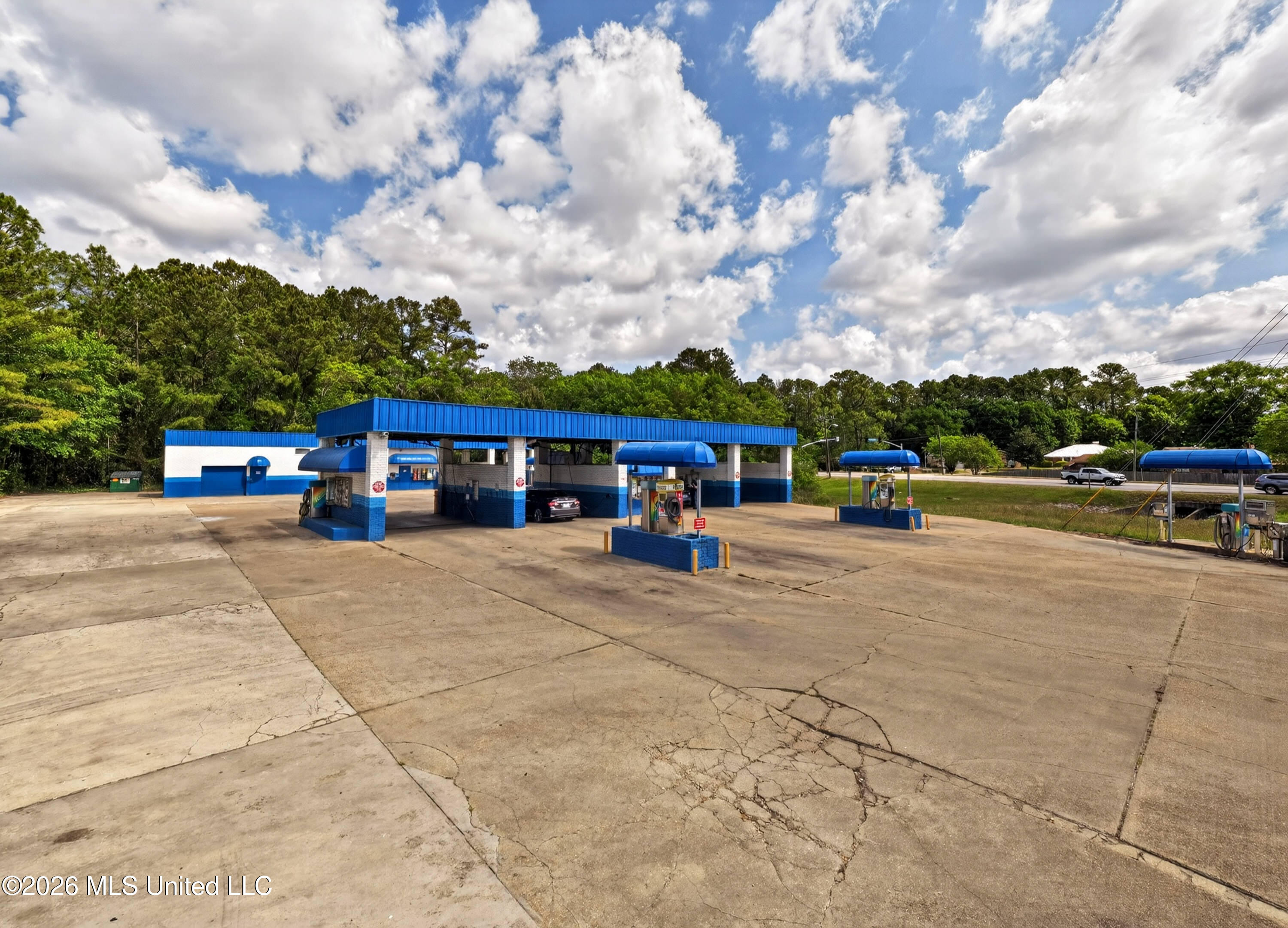 3901 Dolphin Dr, Gautier, MS 39553
