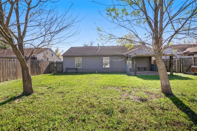 1237 San Felipe St, House other with 3 bedrooms, 1 bathrooms and null parking in Angleton TX | Image 4