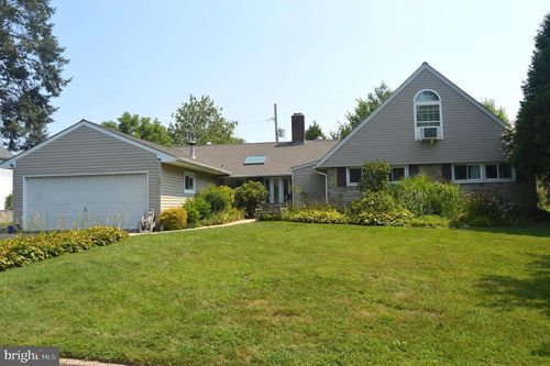 30 Fieldstone Rd, LEVITTOWN, PA, 19056-1917 | Card Image