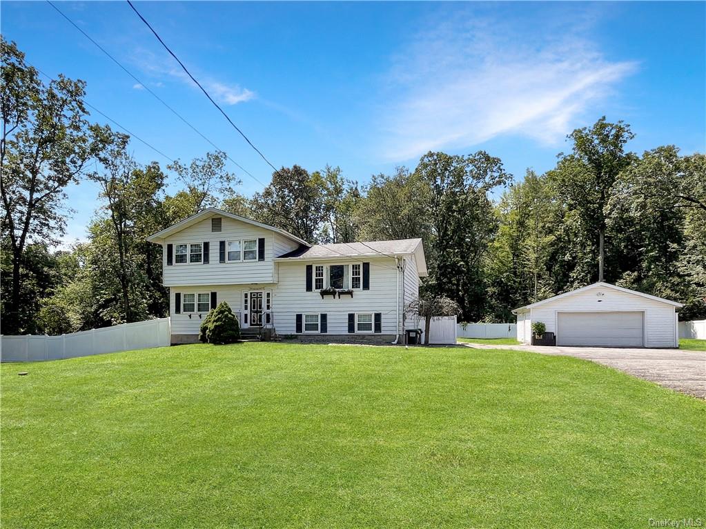 Fletcher Dr, Newburgh, NY 12550