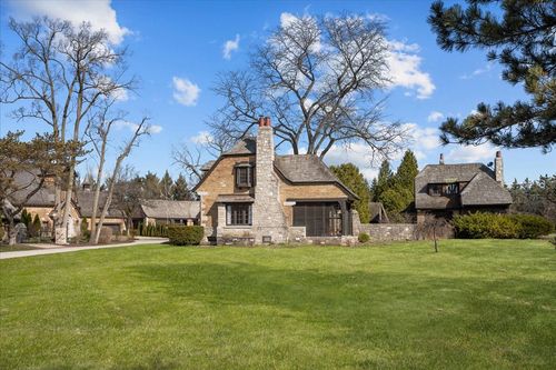 561 Hathaway Cir, Lake Forest, IL, 60045-1532 | Card Image