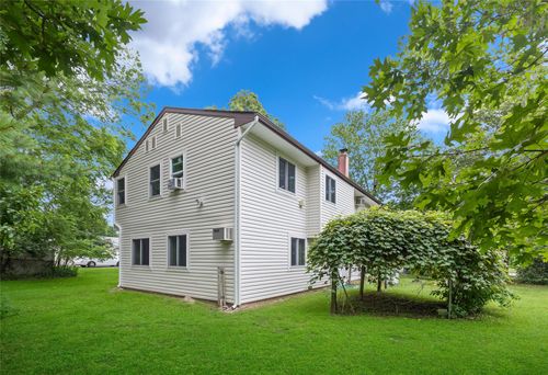 12 Golf Course Rd, Bellport, NY, 11713-2322 | Card Image