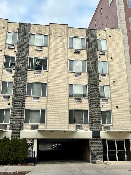 406-516 W Melrose St, Chicago, IL, 60657-3788 | Card Image