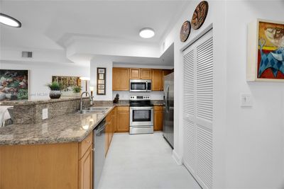 903 - 357 Almeria Ave, Condo with 2 bedrooms, 2 bathrooms and null parking in Coral Gables FL | Image 3