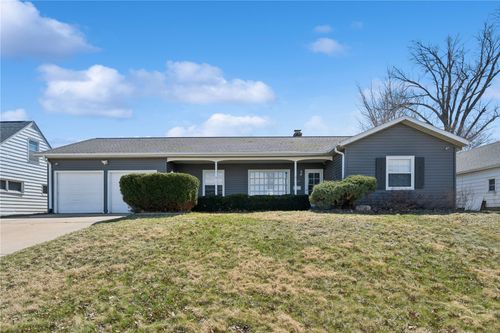 2421 10th Ave Sw, Cedar Rapids, IA, 52404-1514 | Card Image