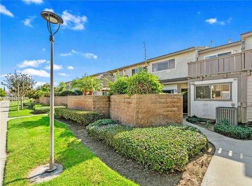 apt-b-5132 W 1st St, Santa Ana, CA, 92703-3056 | Card Image