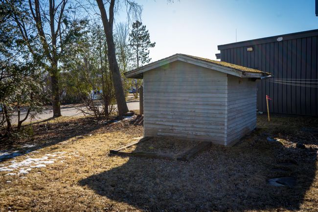 shed comes with property | Image 68