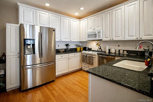 305-22 N De Baun Ave, Suffern, NY, 10901 | Card Image