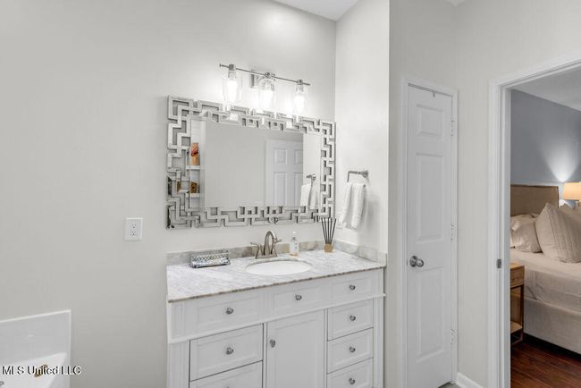 Primary Bathroom | Image 22