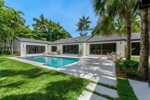 3883 Wood Ave, Coconut Grove, FL, 33133-6426 | Card Image