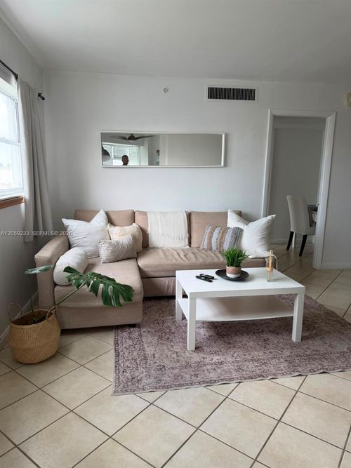 10f-1881 Washington Ave, Miami Beach, FL, 33139-7440 | Card Image
