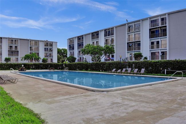 APT-506 - 8720 N Sherman Cir, Condo with 2 bedrooms, 2 bathrooms and null parking in Miramar FL | Image 41