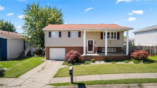118 Arena Dr, Weirton, WV, 26062-3202 | Card Image