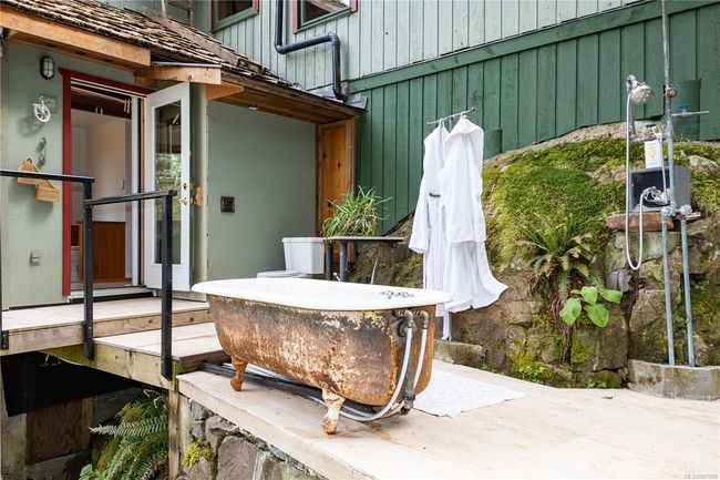 Outside bath and shower with hot water | Image 47