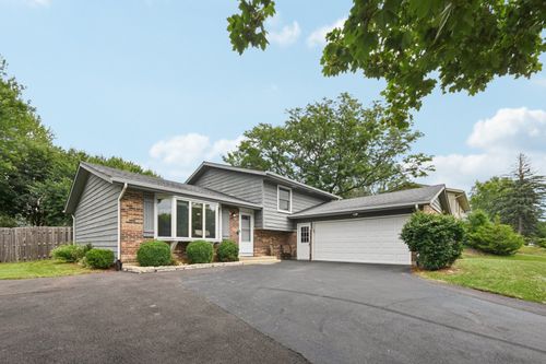 610 Chelsea Dr, Algonquin, IL, 60102-2924 | Card Image