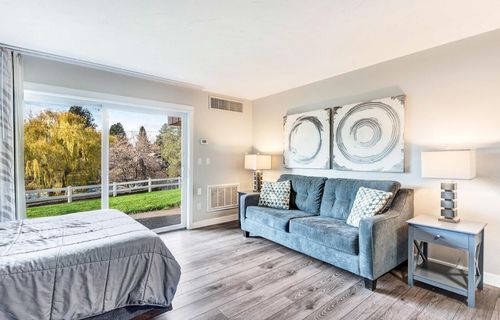 206-1565 Nw Wall St, Bend, OR, 97703-1969 | Card Image