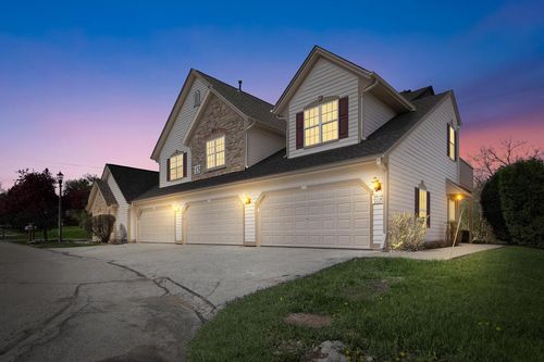 2337 W Vista Bella Drive, Oak Creek, WI, 53154 | Card Image