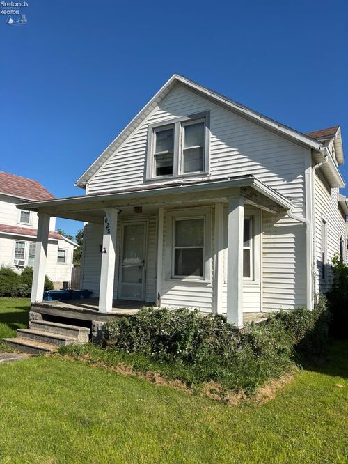 1028 Haynes St, Fremont, OH, 43420-1818 | Card Image