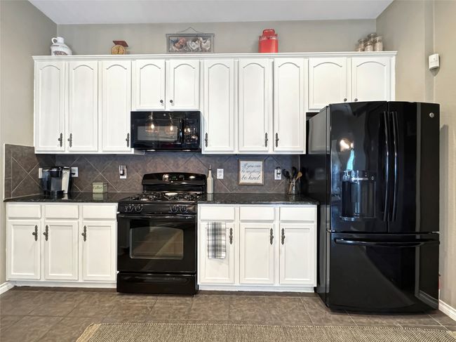 1812 Azalea Dr, House other with 3 bedrooms, 2 bathrooms and null parking in Savannah TX | Image 6