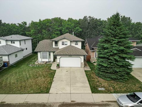 42 Osmond Close, Red Deer, AB, T4N6Y1 | Card Image