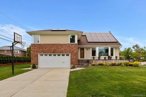 15 Royal Way, North Hempstead, NY, 11040 | Card Image
