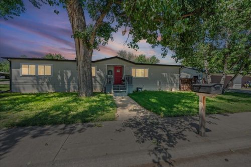 805 Edmunds St, Belle Fourche, SD, 57717-1324 | Card Image